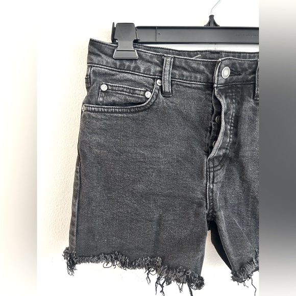 We The Free Distressed Hem Mid Rise. Shorts In Black Ash Size 27 - Picture 3 of 9